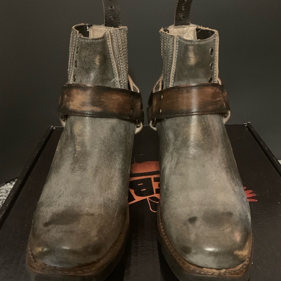NWB Freebird distressed Whiskey ice boots in Gray, size 9 - Picture 2 of 10